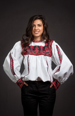 ie romaneasca brodata manual