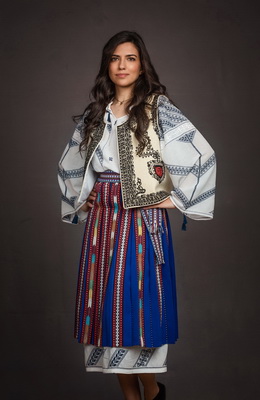 costume nationale romanesti