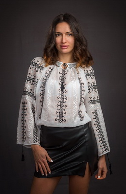 ie romaneasca brodata manual